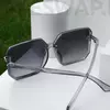 Kép 7/14 - DYESWAP 617 szürke ombre polarizált ultrakönnyű napszemüveg nőknek3