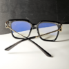 Kép 10/13 - DYESWAP 647 Fekete Kékfény Szűrő Szemüveg elegáns cat eye stílusban, UV400 védelemmel, arany fém szárral és kényelmes fekete kerettel a digitális életmódhoz.6