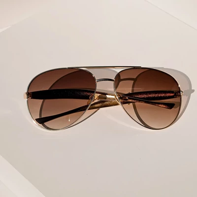 DYESWAP 721 barna ombre aviator napszemüveg arany kerettel – unisex modell 2025